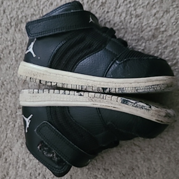 Black and white size 8c Jordans - Picture 3 of 4